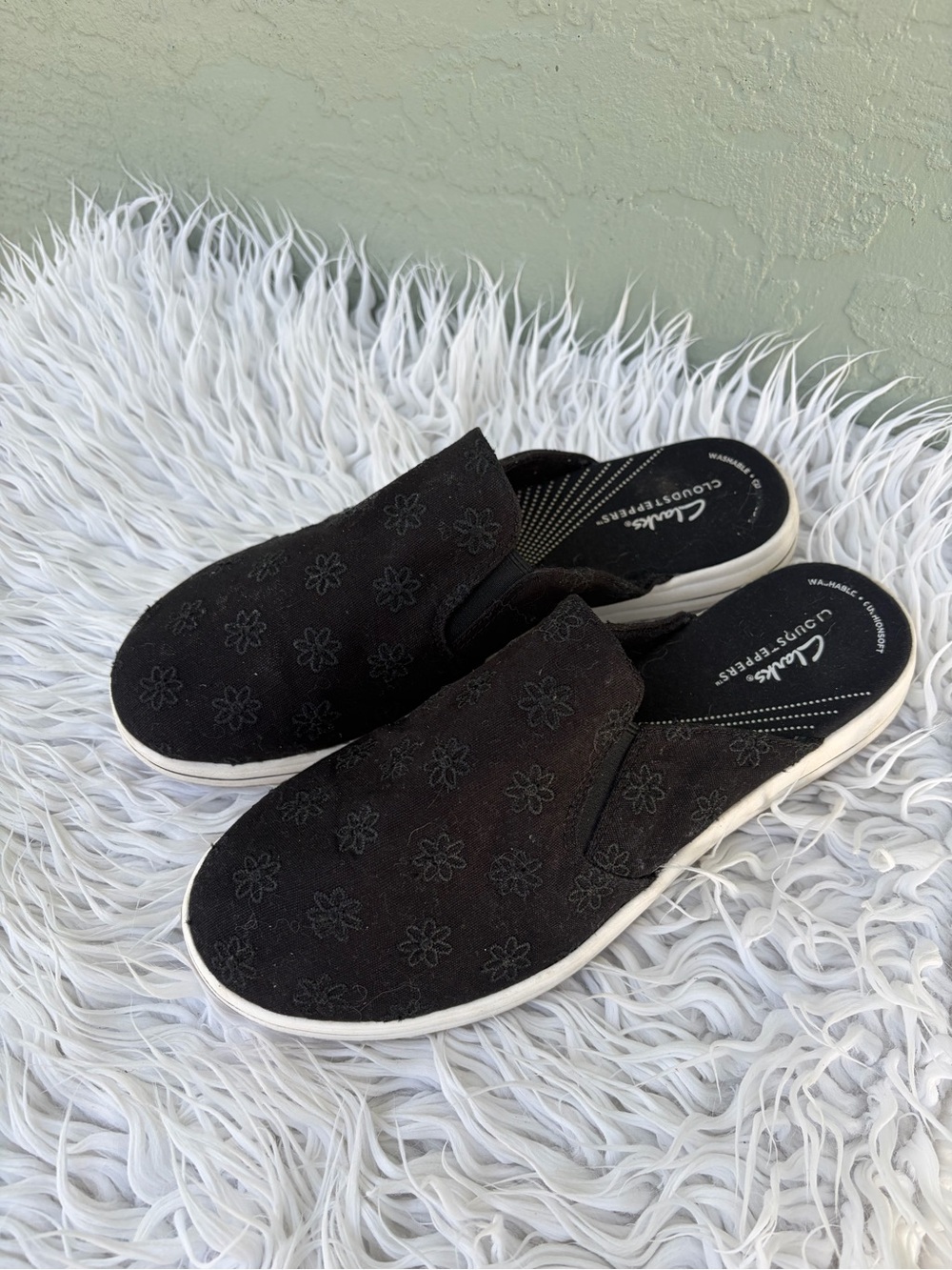 WOMENS CLARKS CLOUDSTEPPERS BREEZE SHORE MULES IN BLACK SIZE 9